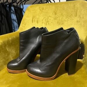 Dolce Vita Black Booty